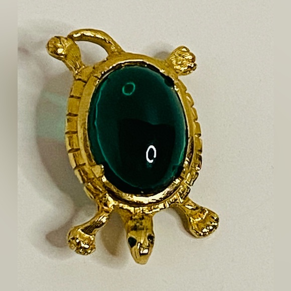 Vintage Joseph Bobley Gold Turtle Brooch with Green Gem - Picture 7 of 8